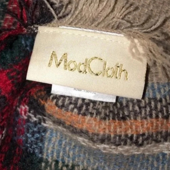 ModCloth Tartan Plaid Blanket Scarf - Picture 7 of 7